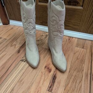 Women's Cream Cowboy Boots